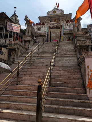 Steep stairs going up to the Jagdish Temple, making it one of the attractions you should visit in Udaipur, India