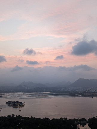 Lake Pichola as the sunsets, making it one of the attractions you should visit in Udaipur, India
