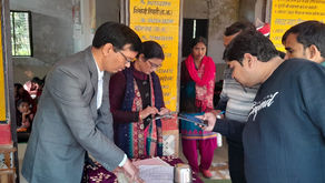 डीएम ने प्राथमिक विद्यालयों का किया औचक निरीक्षण, मचा हड़कंप