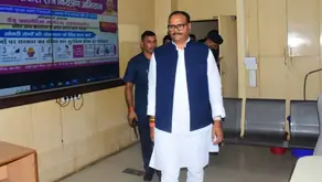 डेंगू के बढ़ते प्रसार पर अंकुश लगाने ग्राउंड जीरो पर उतरे ब्रजेश पाठक, कंट्रोल रूम पहुंचे