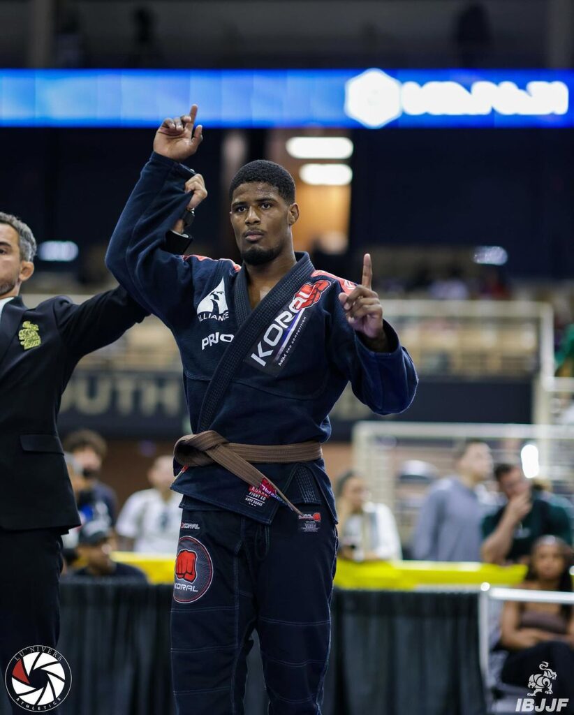 Filipinho Assis comemora ao vencer luta no Pan. Foto: Lu Nivers Athletics