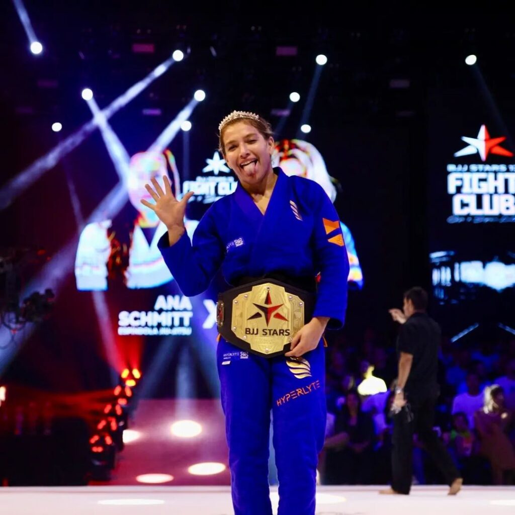 Anna Rodrigues detém o cinturão dos penas do BJJ Stars. Foto: Omoplata Films