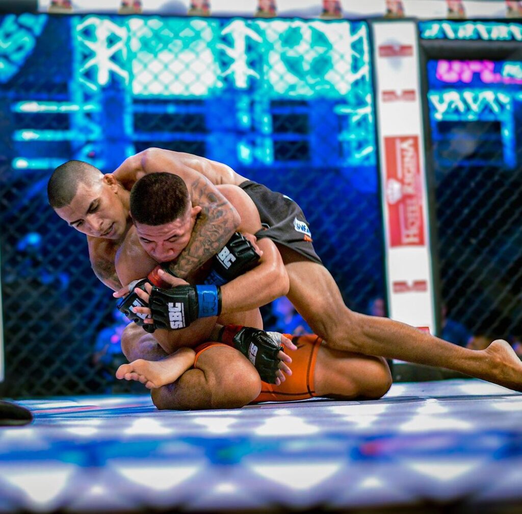 Ari Oliveira é um finalizador nato. Foto: Divulgação/Shooto Brasil