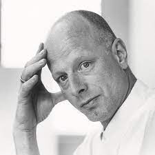 Le Portrait de Hannes Wettstein Designer zurichois