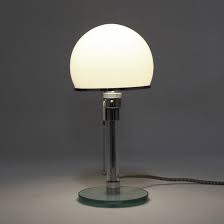 Lampe du  Designer Allemand Wilhelm Wagenfeld l'Orfèvre du Bauhaus