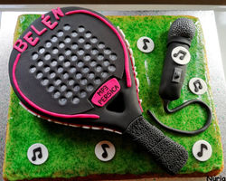 Tarta fondant pala de pádel y micrófono