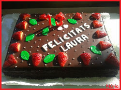 Pastel de chocolate con fresas