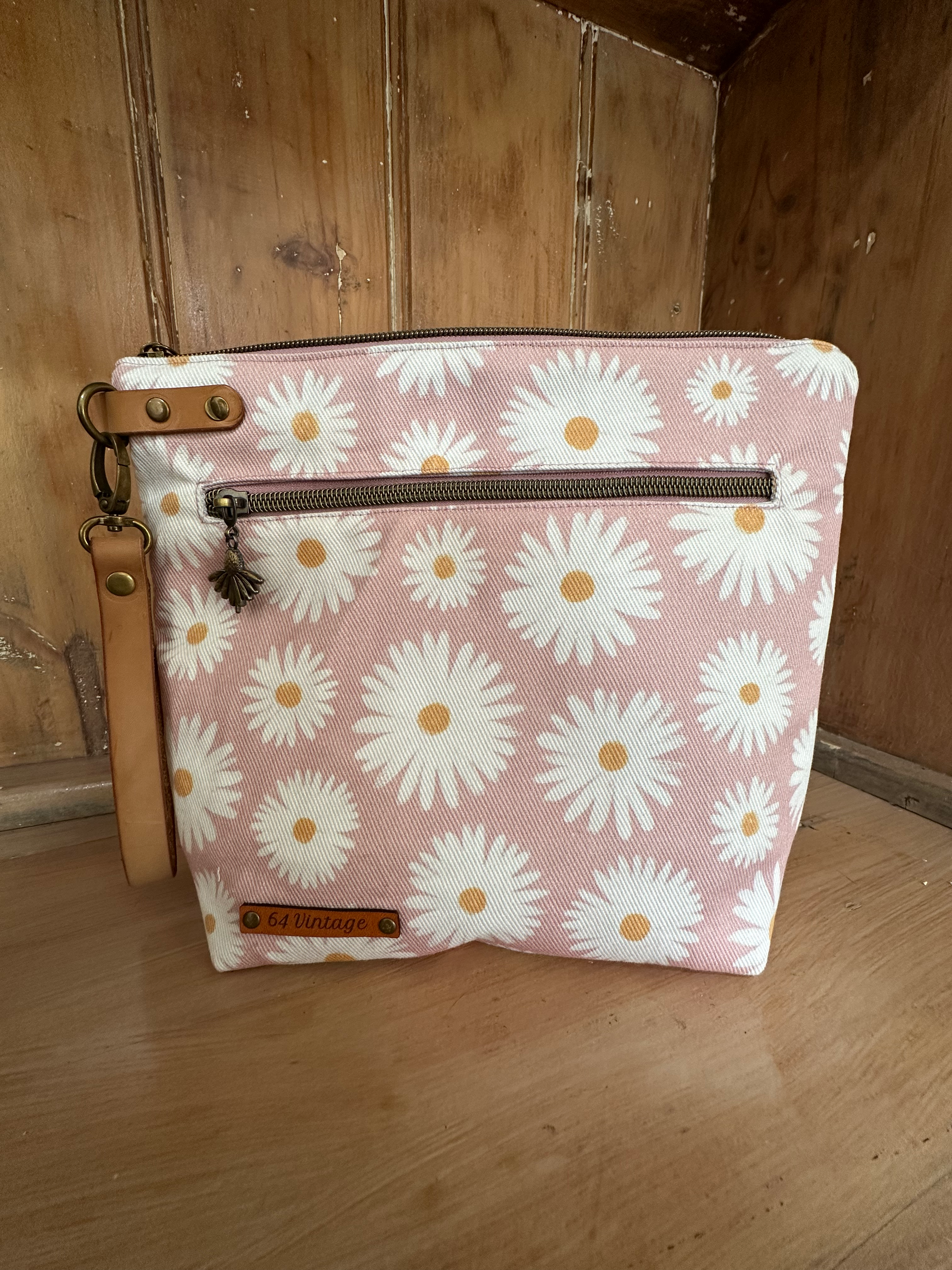 Elliott Pouch Daisy