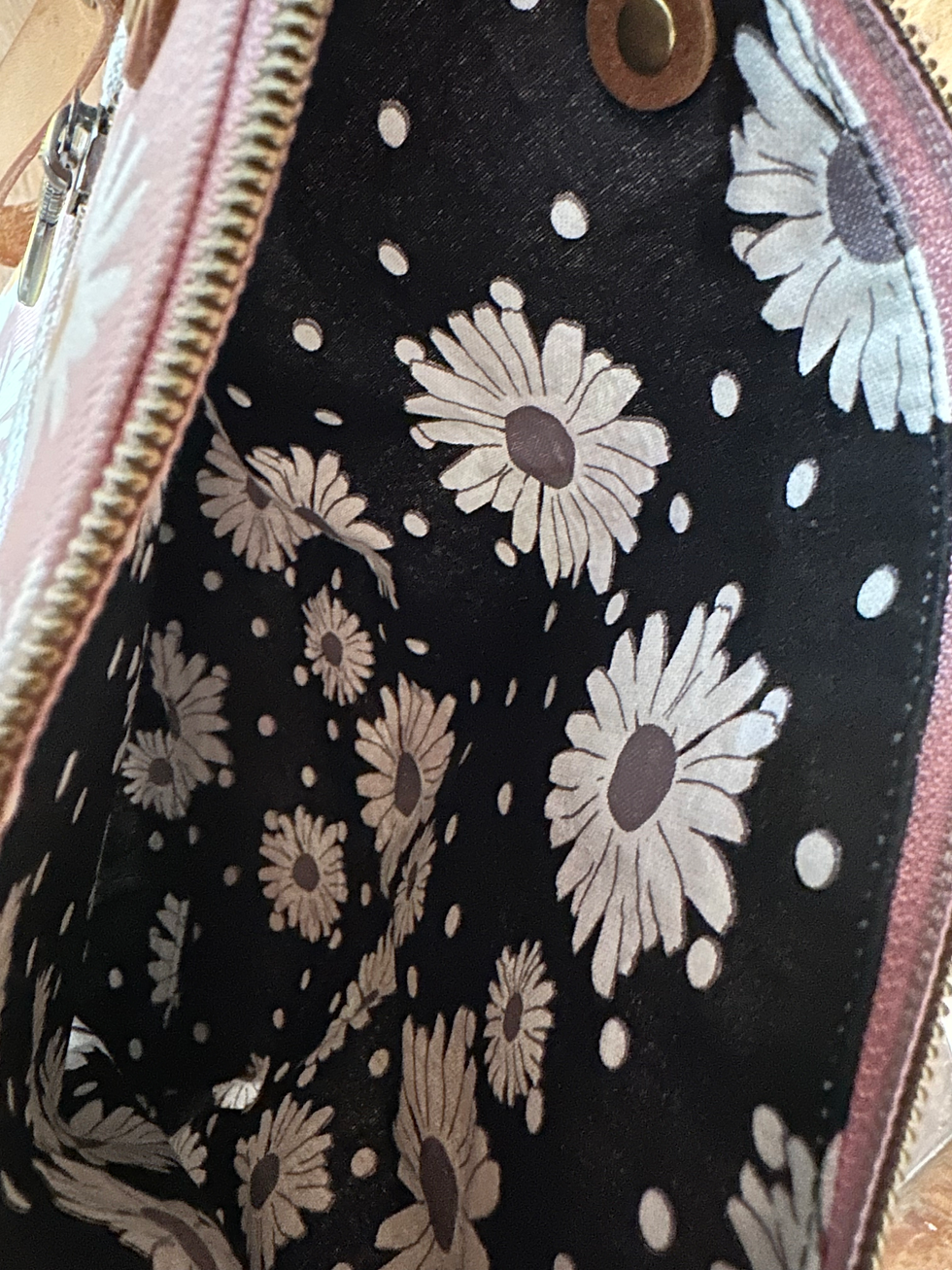 Thumbnail: Elliott Pouch Daisy