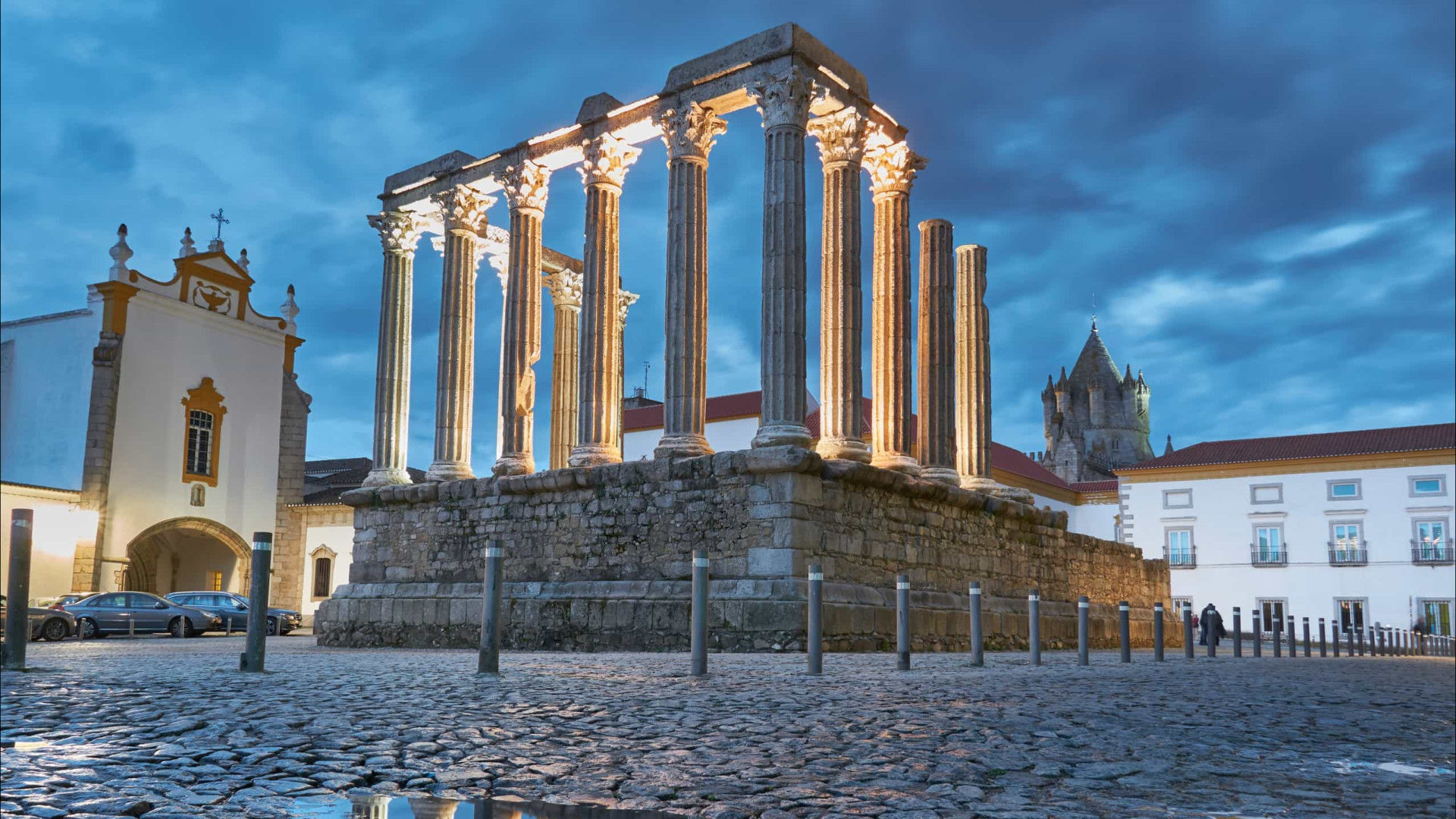 Évora, Capela dos Ossos, and Wine tasting.
