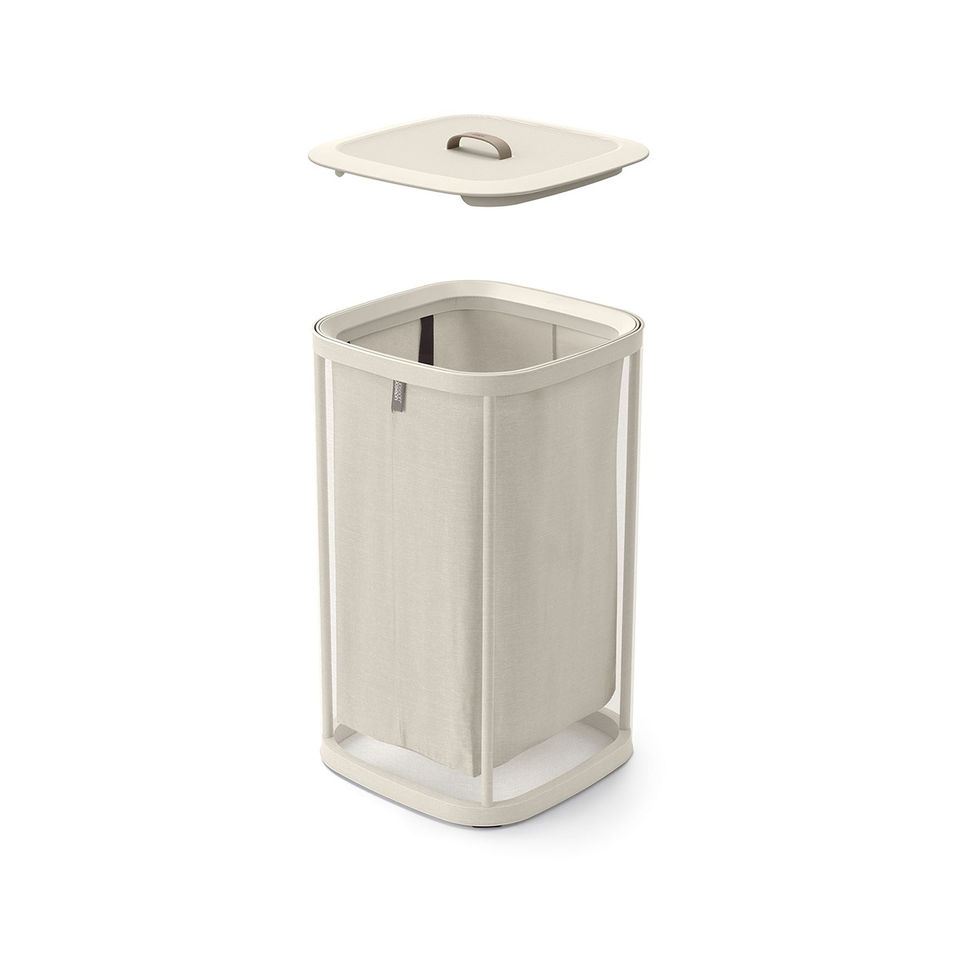 Binnenzijde van de Joseph Joseph Tota One wasmand zonder buitenkant, met zichtbare waszak en los geplaatst deksel erboven.