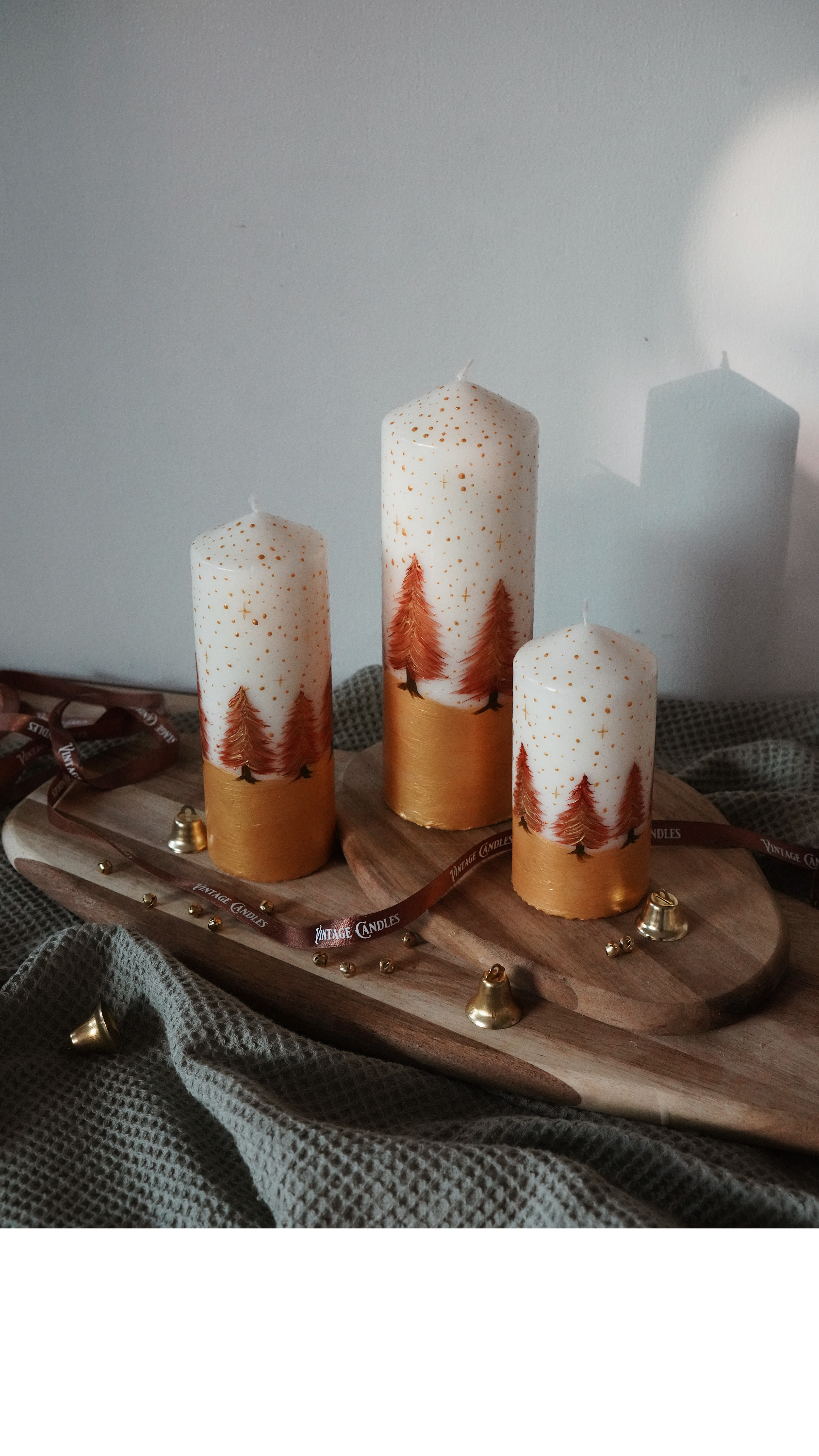 White Christmas Pillar