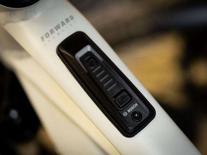 Nahaufnahe der Akkuanzeige im Rahmen eines E-Bike von der Firma Bosch