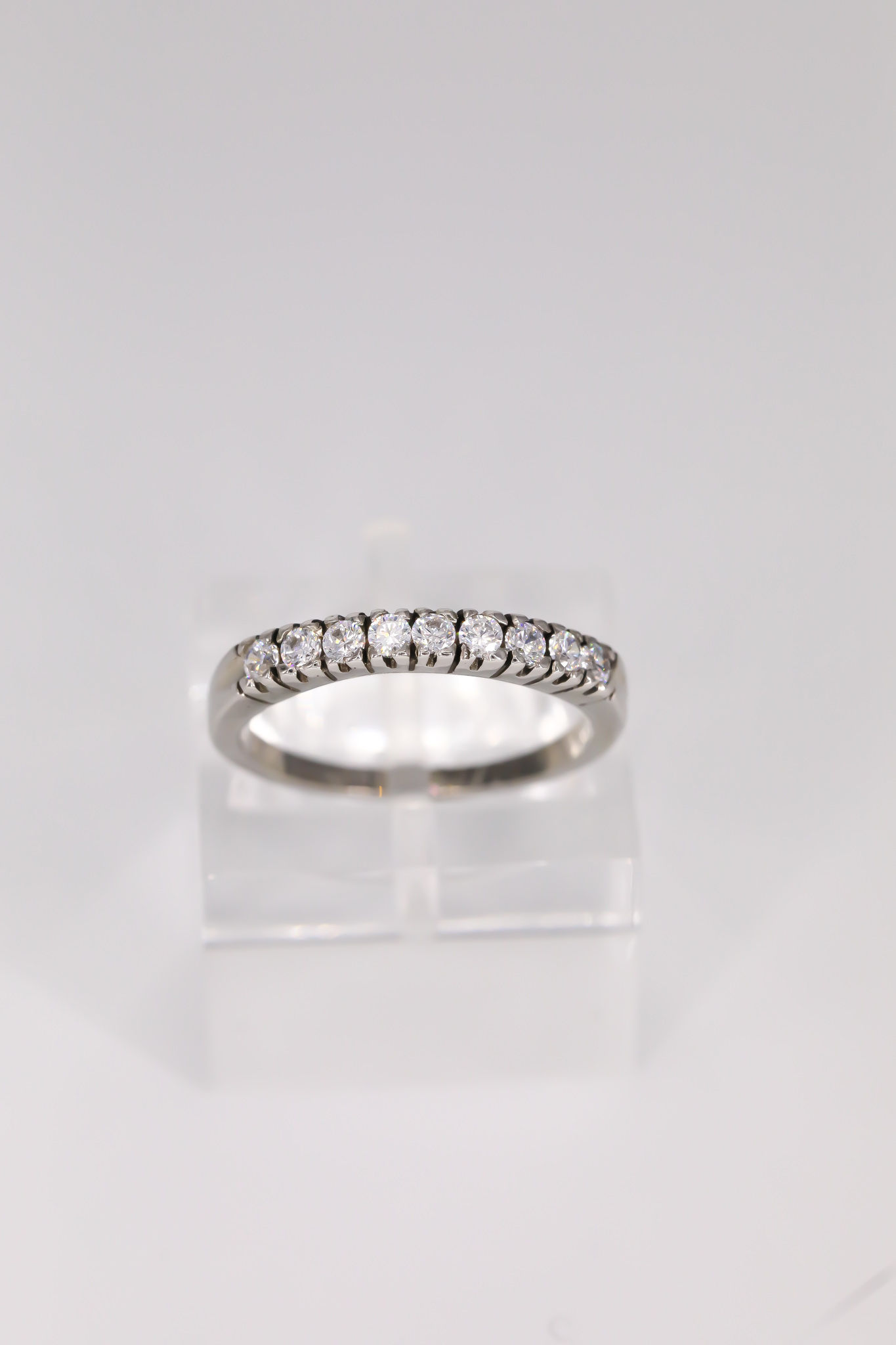 Anel ouro branco 9kt 2.1g - memória, vista frontal