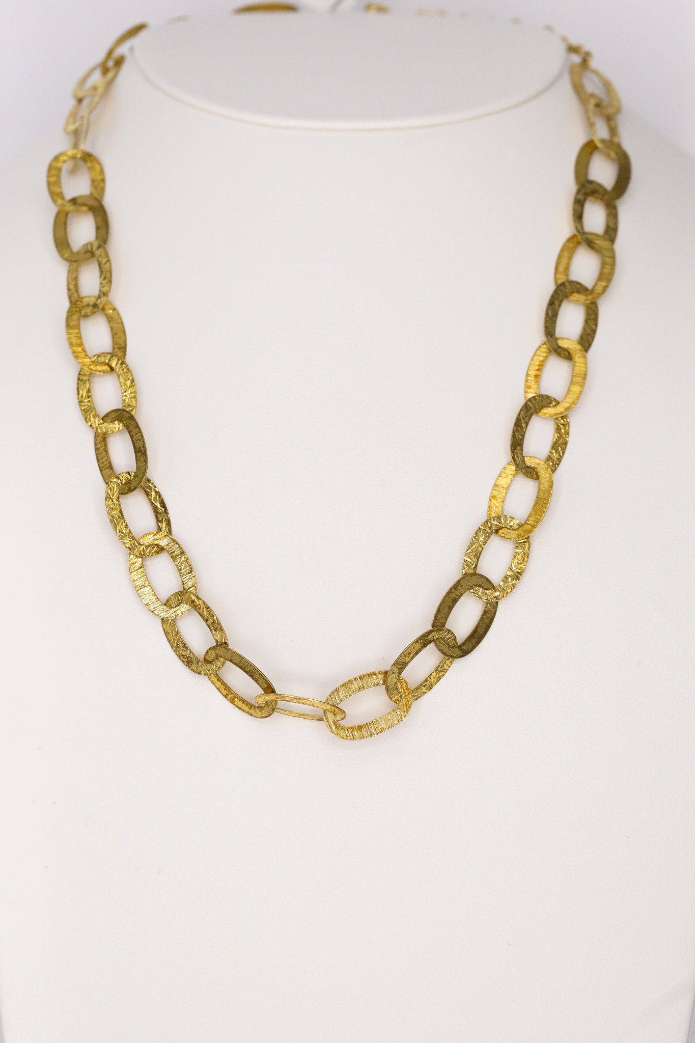 Colar em prata dourada