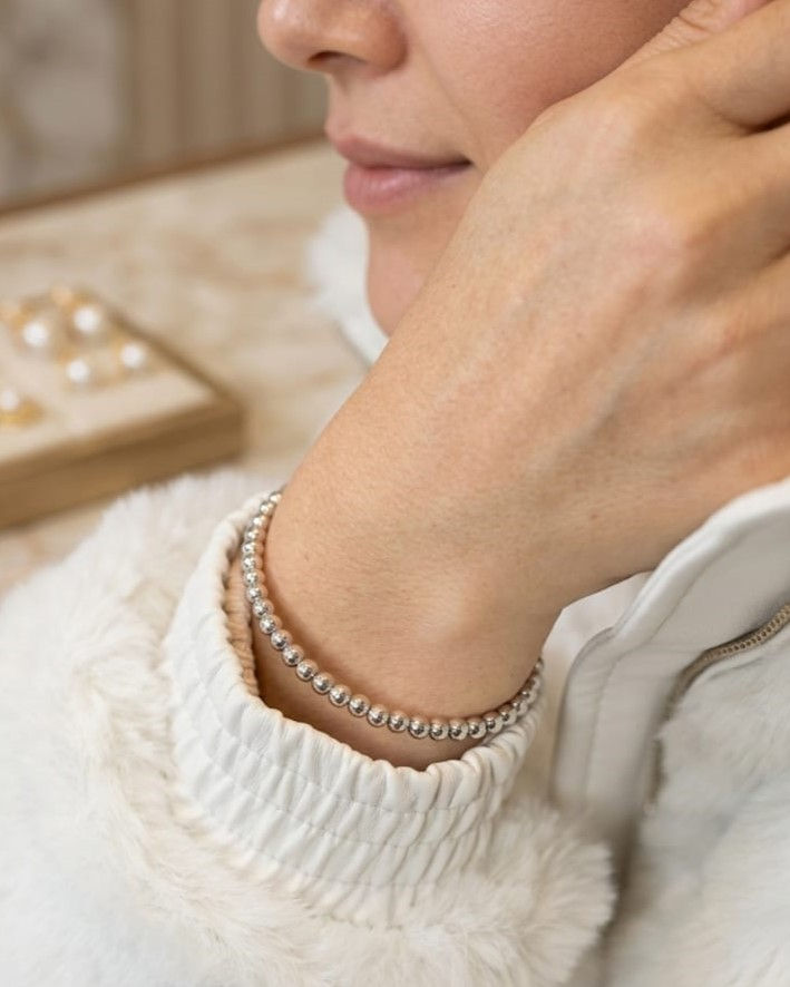 Miniatura: Pulseira rígida prata branca 4.6g - bolas justapostas, vista no pulso