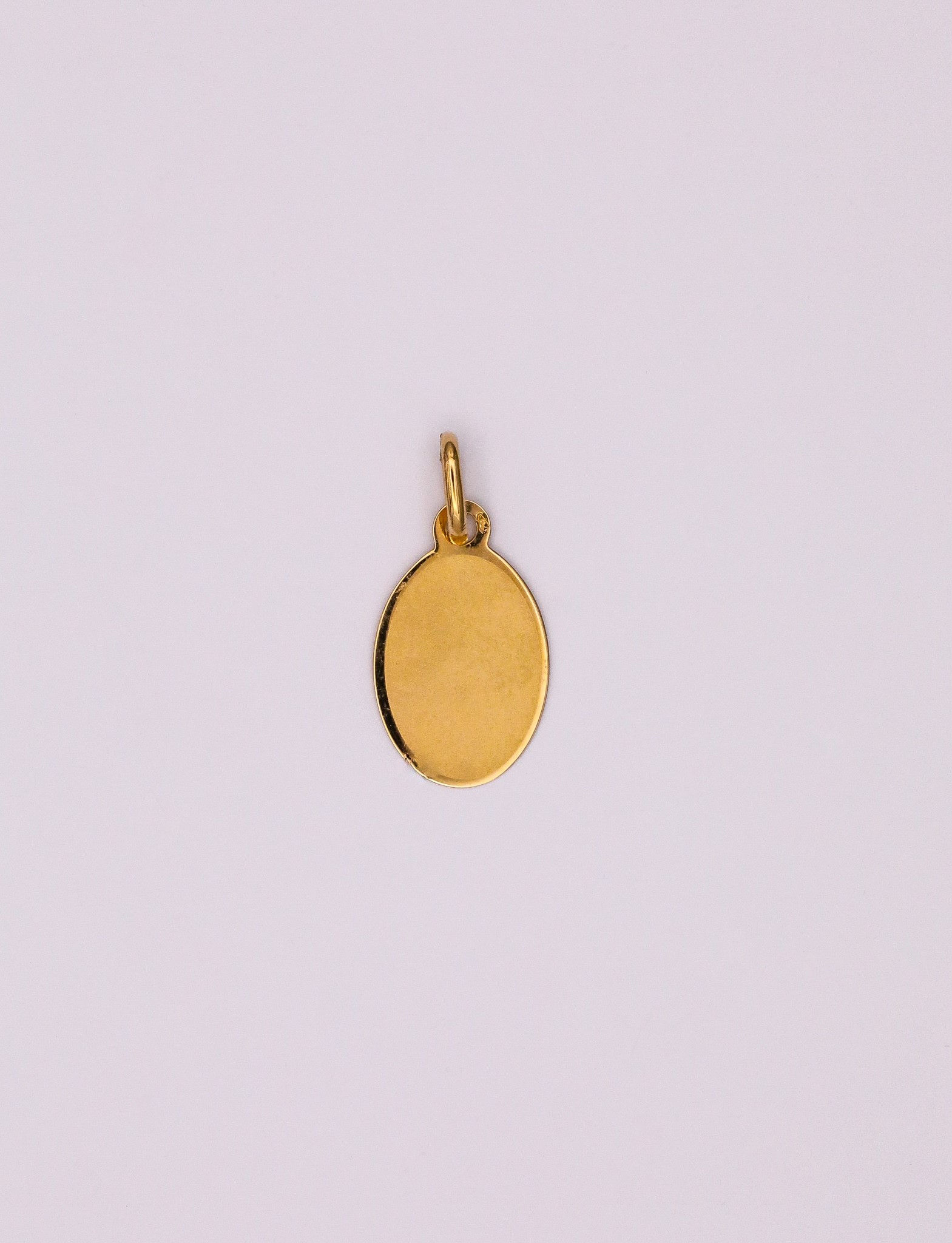 Medalha oval em ouro amarelo 9kt
