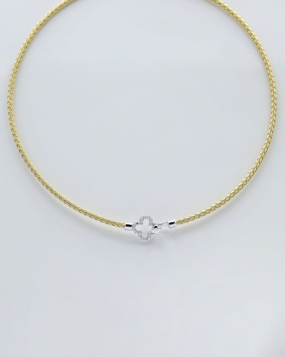 Colar em prata bicolor 10g - malha trançada centro trevo e gancho 44.5cm