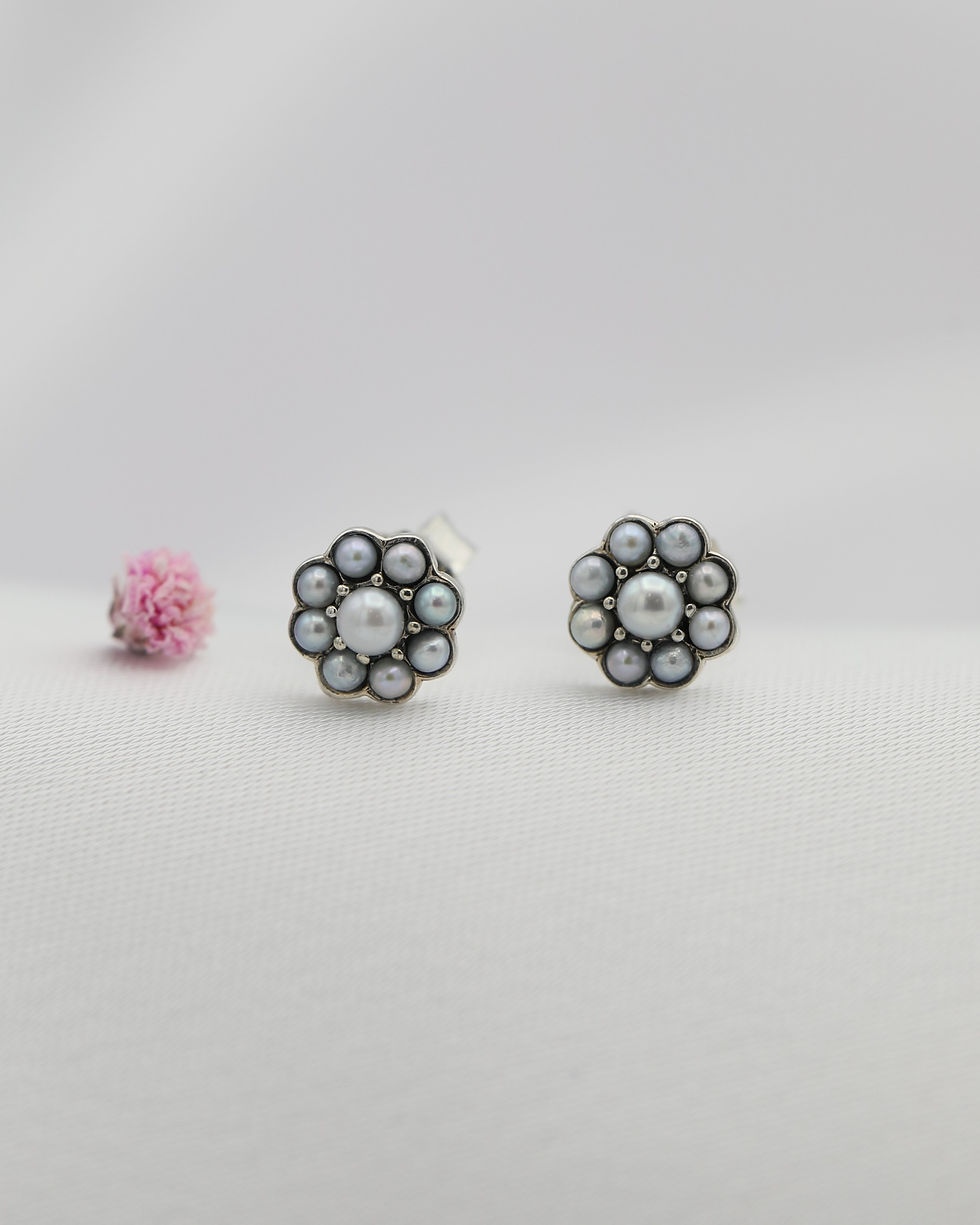 Miniatura: Brincos em prata com pérolas - 1.2g, em fundo cetim branco