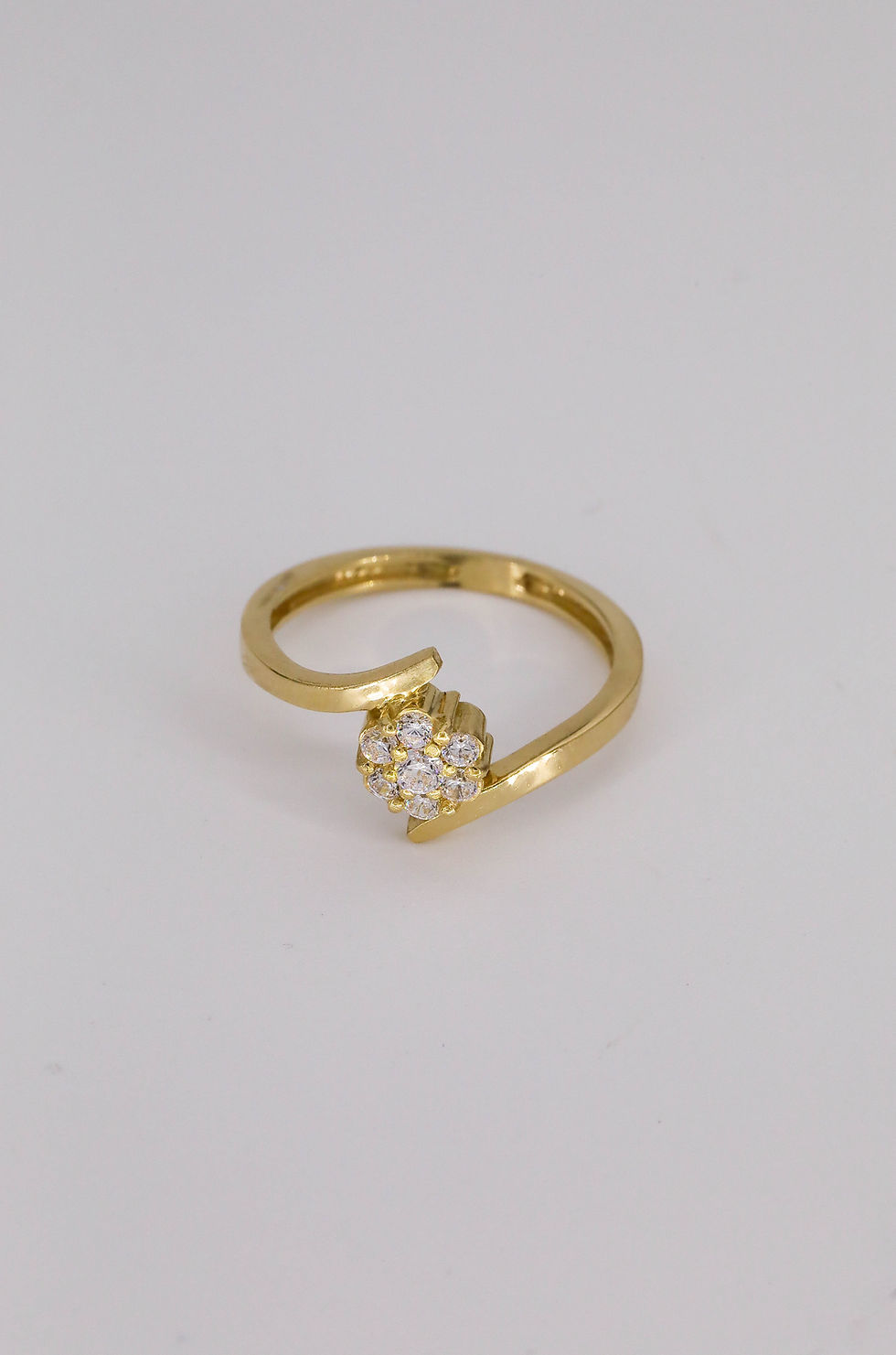 Miniatura: Anel ouro amarelo 19.2kt 3.1g - roseta de pedras, vista deitado