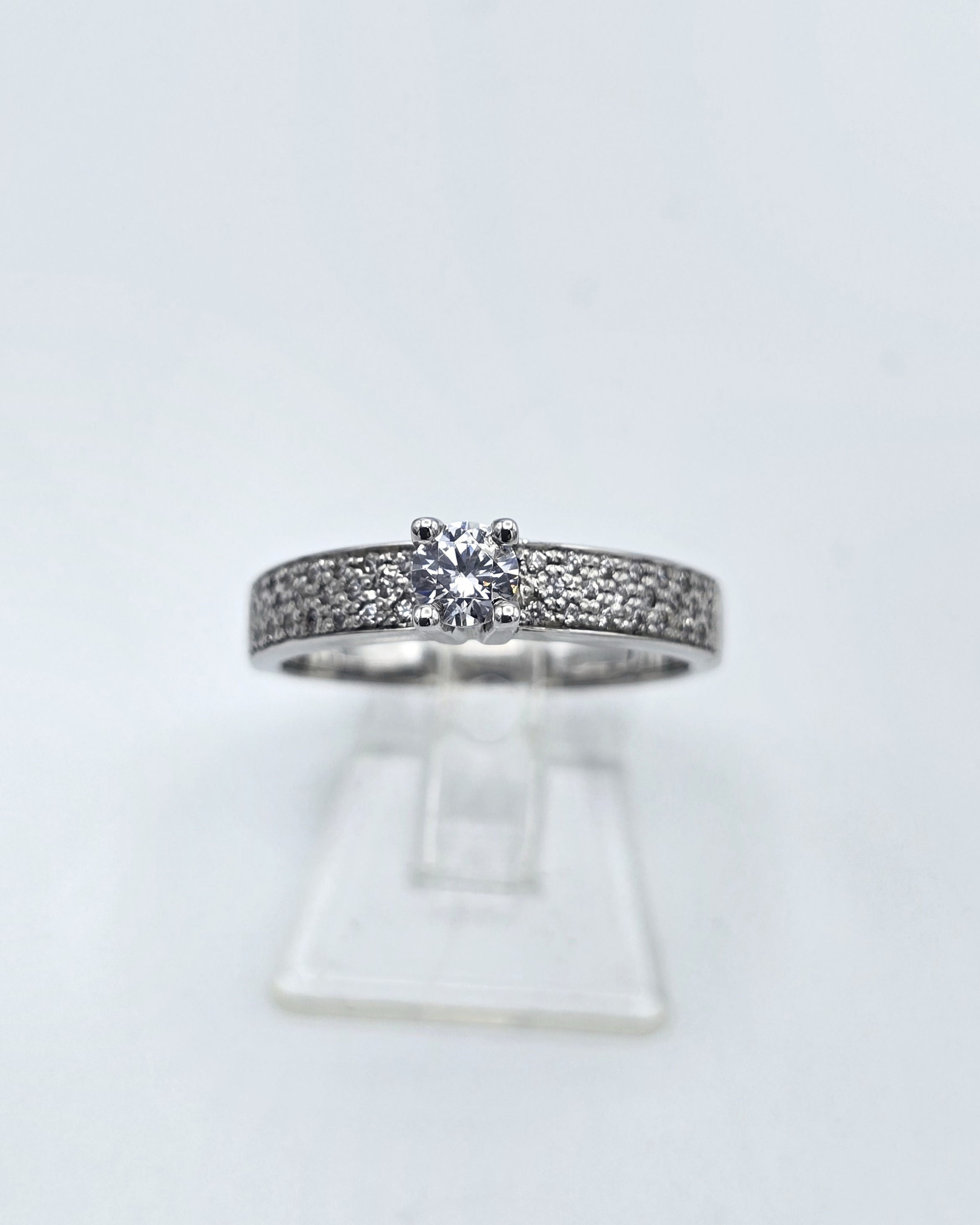 Anel ouro branco 19.2kt 2.8g - zircónias, vista frontal