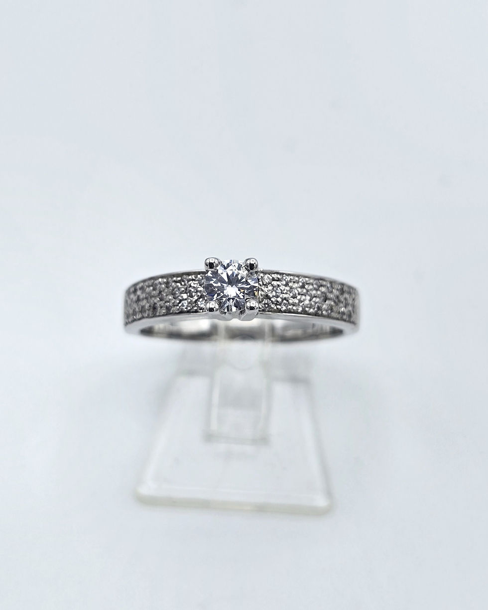 Anel ouro branco 19.2kt 2.8g - zircónias, vista frontal