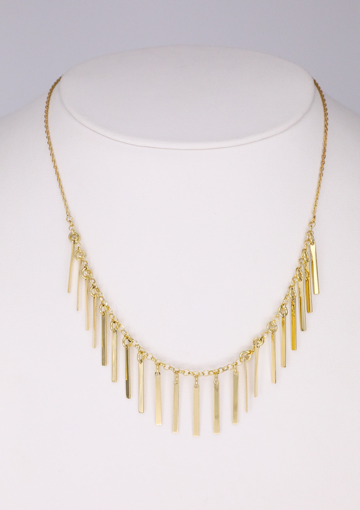 Colar em prata dourada com pendentes - chapinhas