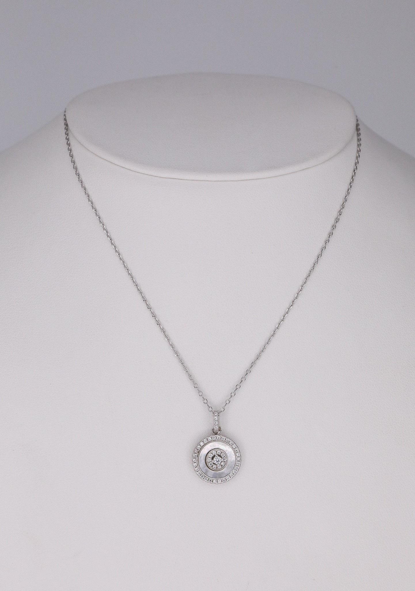 Fio em prata com pendente - medalha