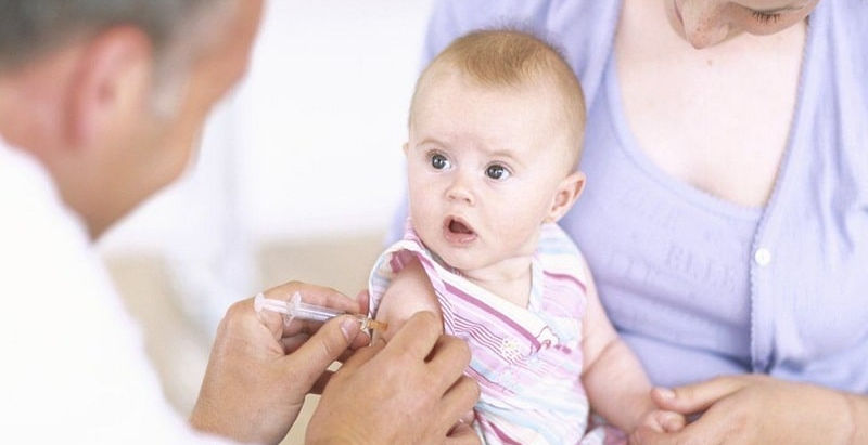 Giải Đáp Của Bác Sĩ: Nên Tiêm 5 Trong 1 Hay 6 Trong 1?