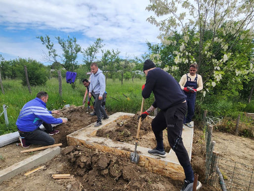 Serviciile de manipulare, instalare și construcție a monumentelor funerare