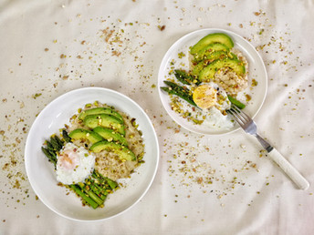 SAVOURY PORRIDGE: Porridge with Grilled Asparagus, Poached Egg and Avocado.