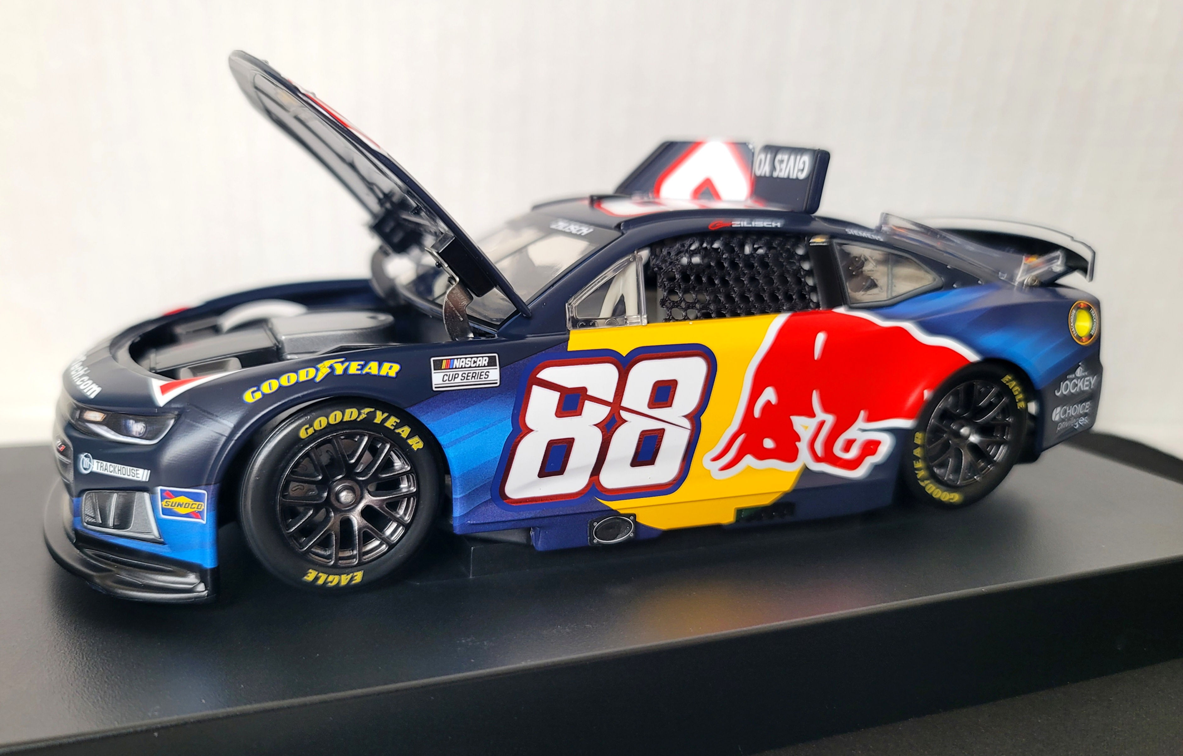 Connor Zilisch 2026 Lionel Racing #88 Red Bull Chevy Camaro 1:24