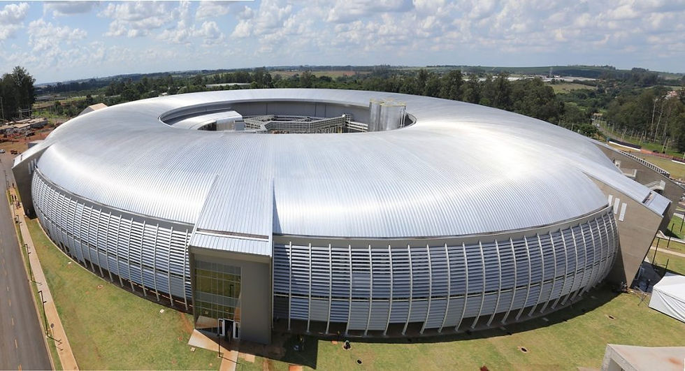 O Sirius, com uma arquitetura visual impactante de um grande anel de aço que brilha com 518 metros de circunferência, parece um Maracanã.