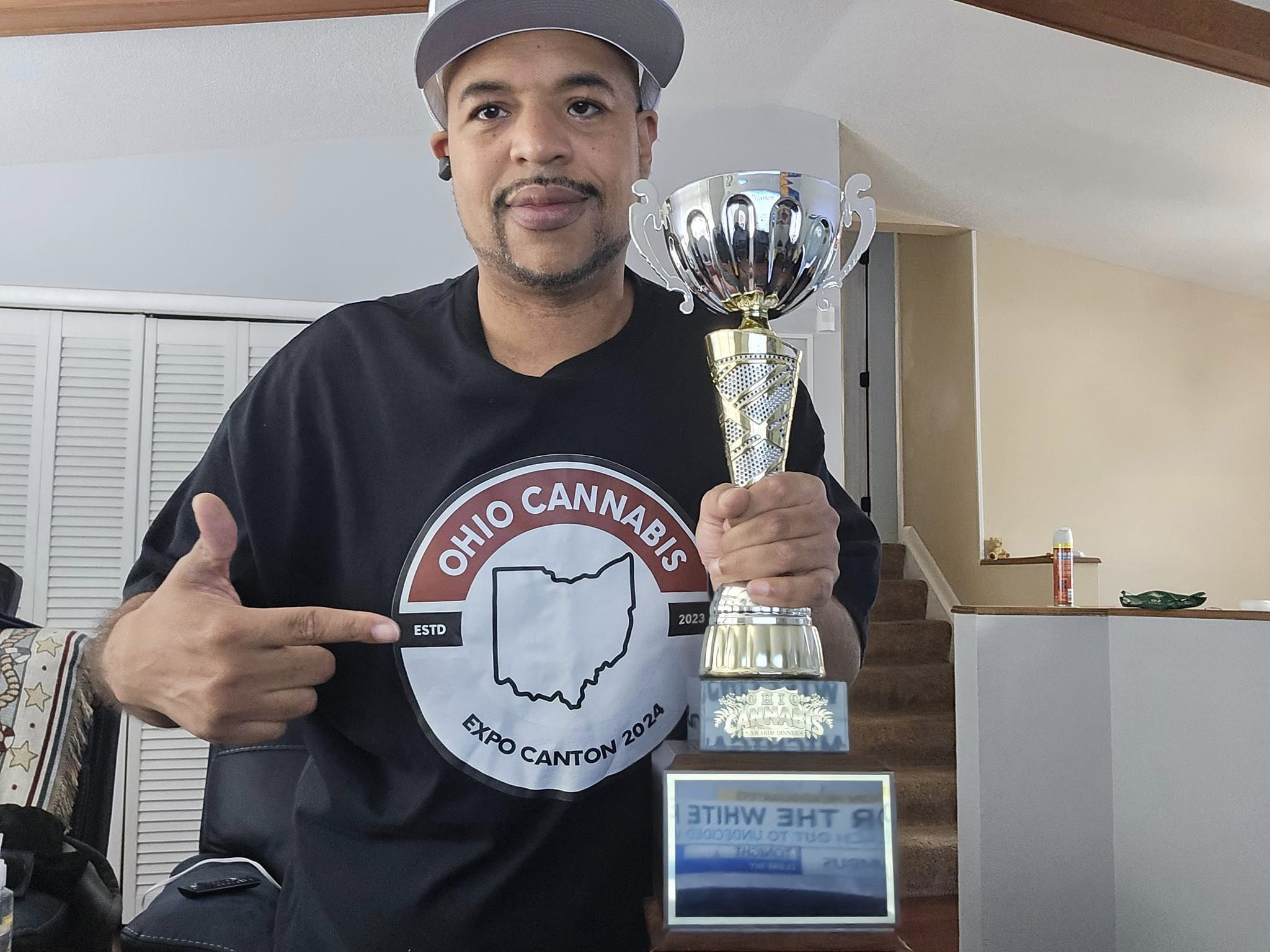 Mastamynd from Ohio Cannabis Live holding OCAD Trophy