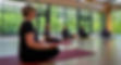 Bannière cours de yoga, yeux fermés