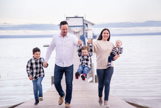 Family session at the beach. Sunset on beach. Niagara Region.