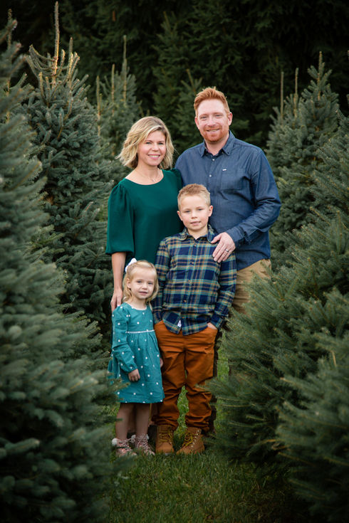 Family session at the tree farm. Niagara Region. Christmas Mini Session.
