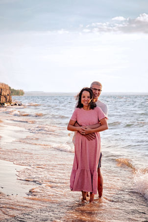 Couples photography. Lakeside Park Beach. St. Catharines, ON. Sunset on the beach.
