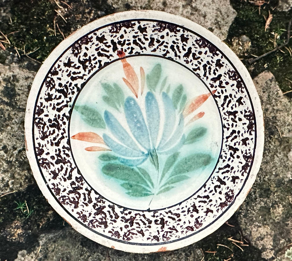 70 - Faïences de Forges cul noir XIXe - Assiette à fleurs