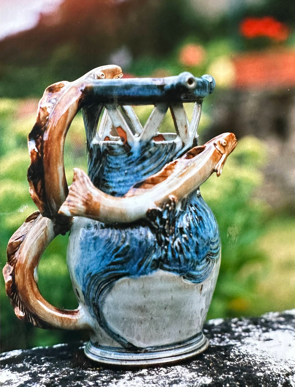 2 Céramiste contemporain - Pichet trompeur.jpg