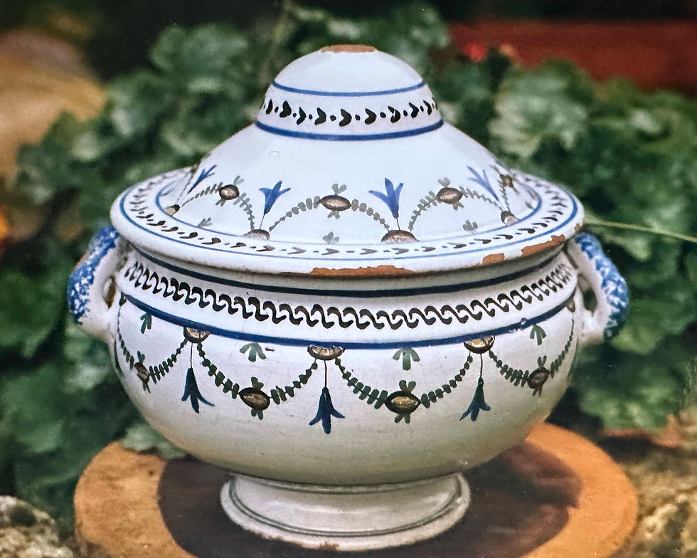 1(a) Faïence du Beauvaisis XIXe - Soupière