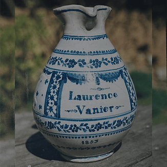 Faïences de Beauvais - Manufacture de L'Italienne - Pichet du XIXe.png