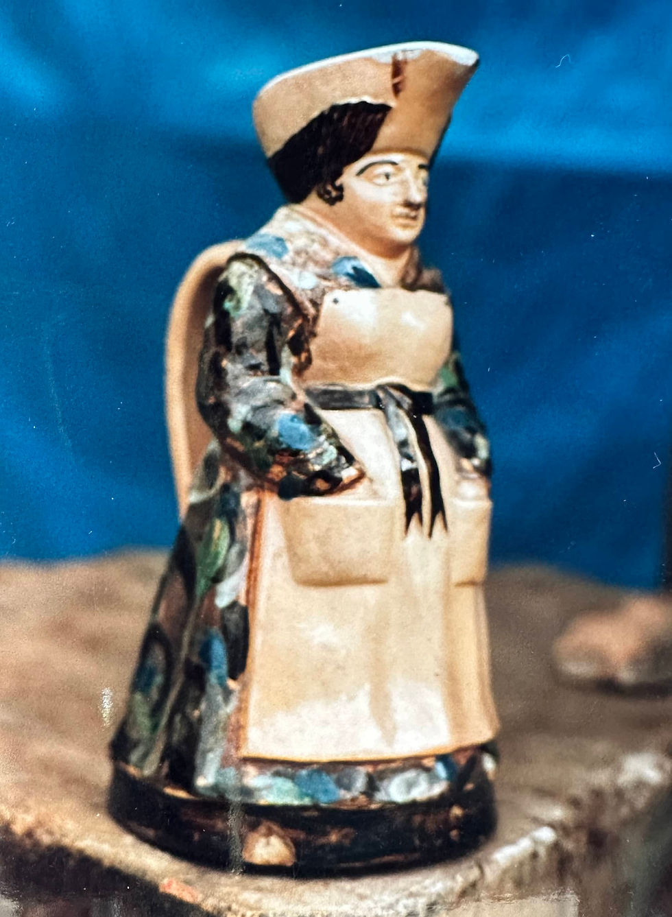 25(b) Faïence du Val de Loire - XIXe Pichet