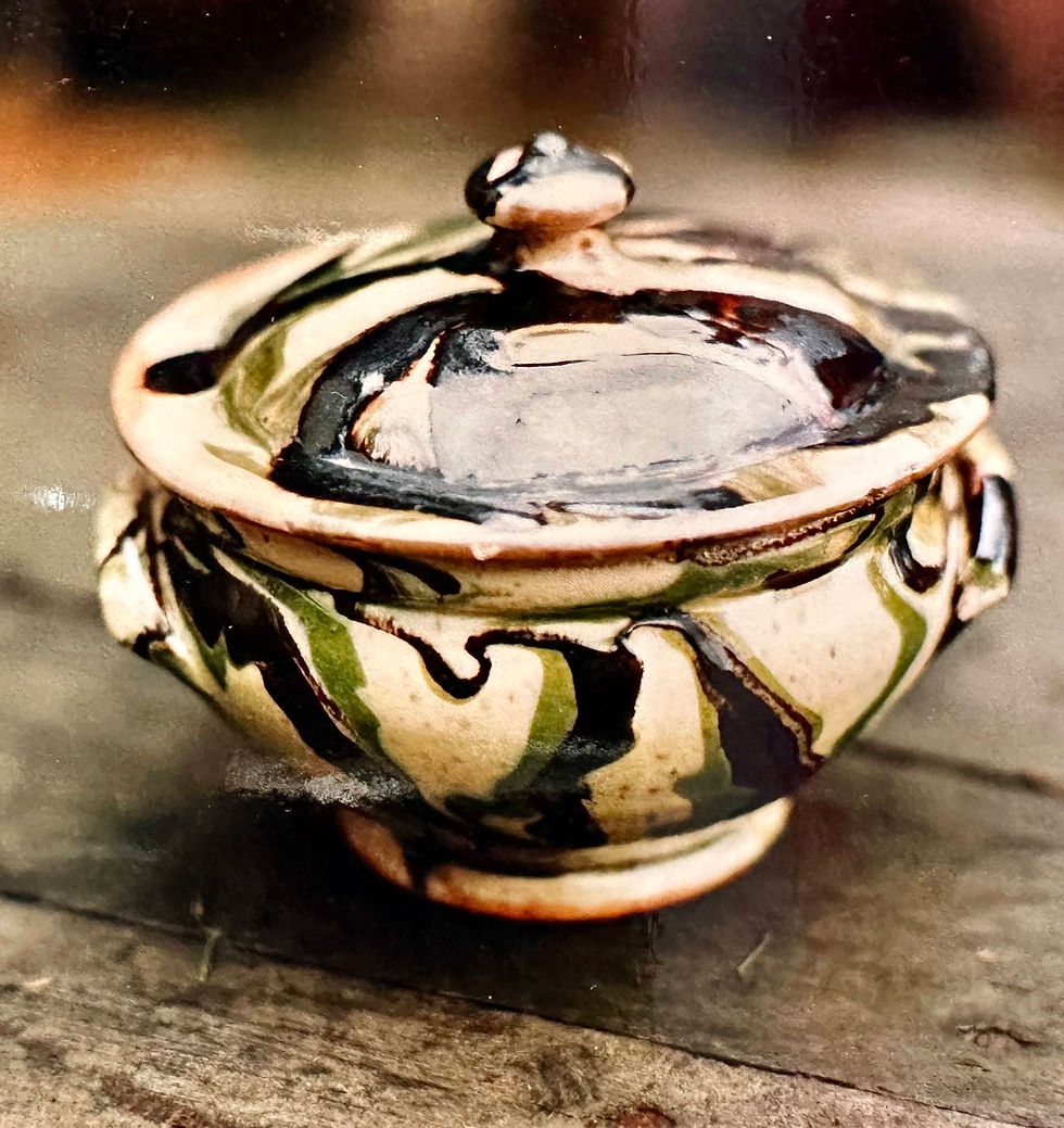 20 Terres vernissées diverses - Soupière.jpg