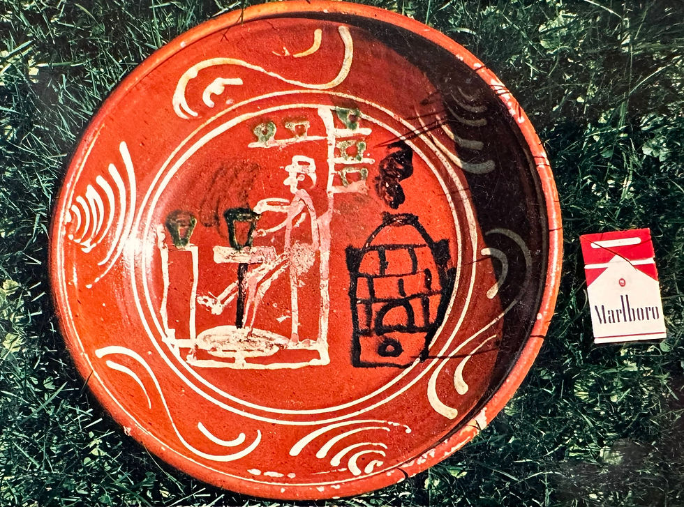 3 Terres vernissées diverses - Plat . Assiette décors personnage.jpg