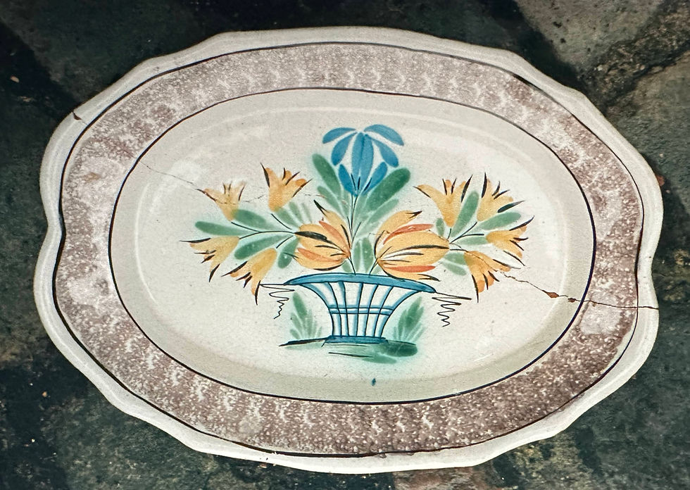 86- Faïences de Forges cul noir XIXe - Plat long panier à fleurs.jpg