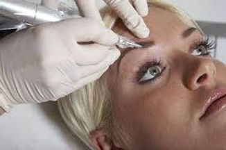 Trucco semipermanente sopracciglia