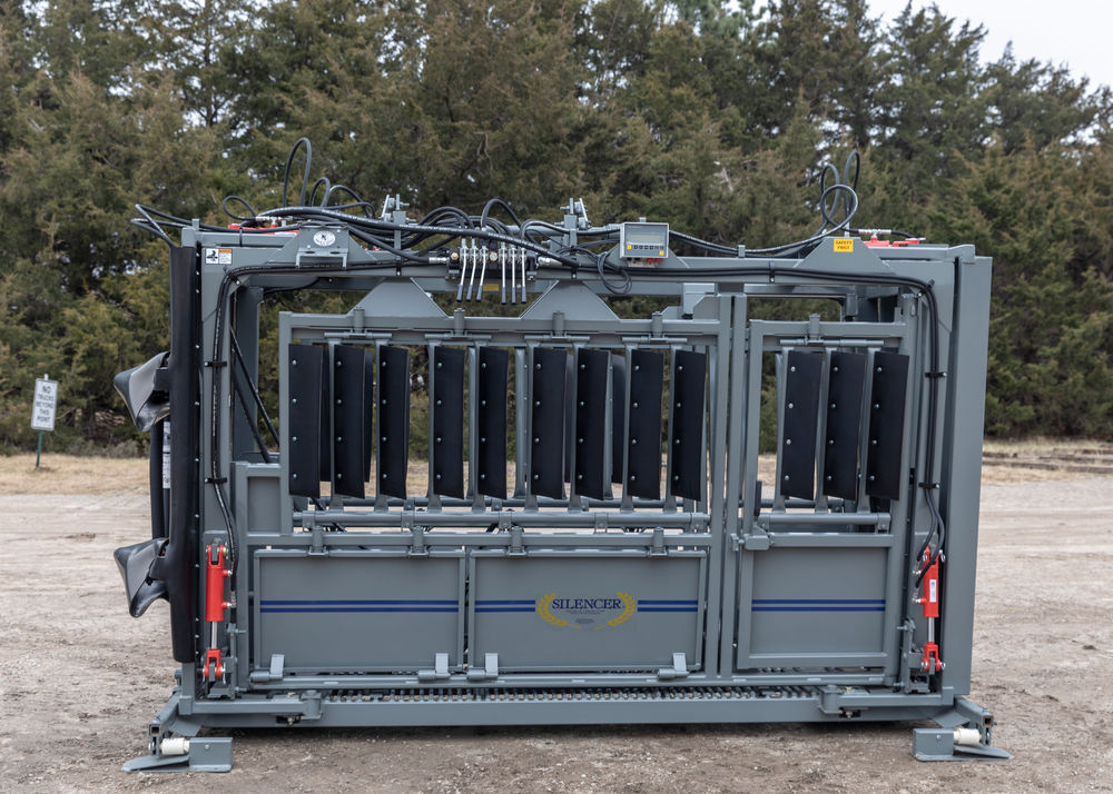 Selecting the Best Hydraulic Cattle Chute
