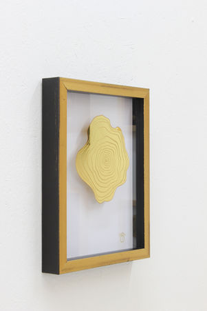 Stylized tree slice made with reverse glass gilding, double gold ducat, 23 carat / framed 3D object frame (black/gold).
