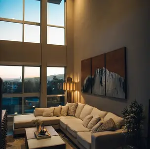 Απογειώστε την αισθητική του χώρου σας: Η επιρροή των έντονων τοίχων στην εσωτερική διακόσμηση